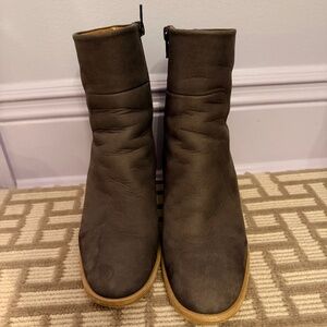 Coclico Womens   Leather Ankle Booties Wood Clog Heel. sz 37 1/2